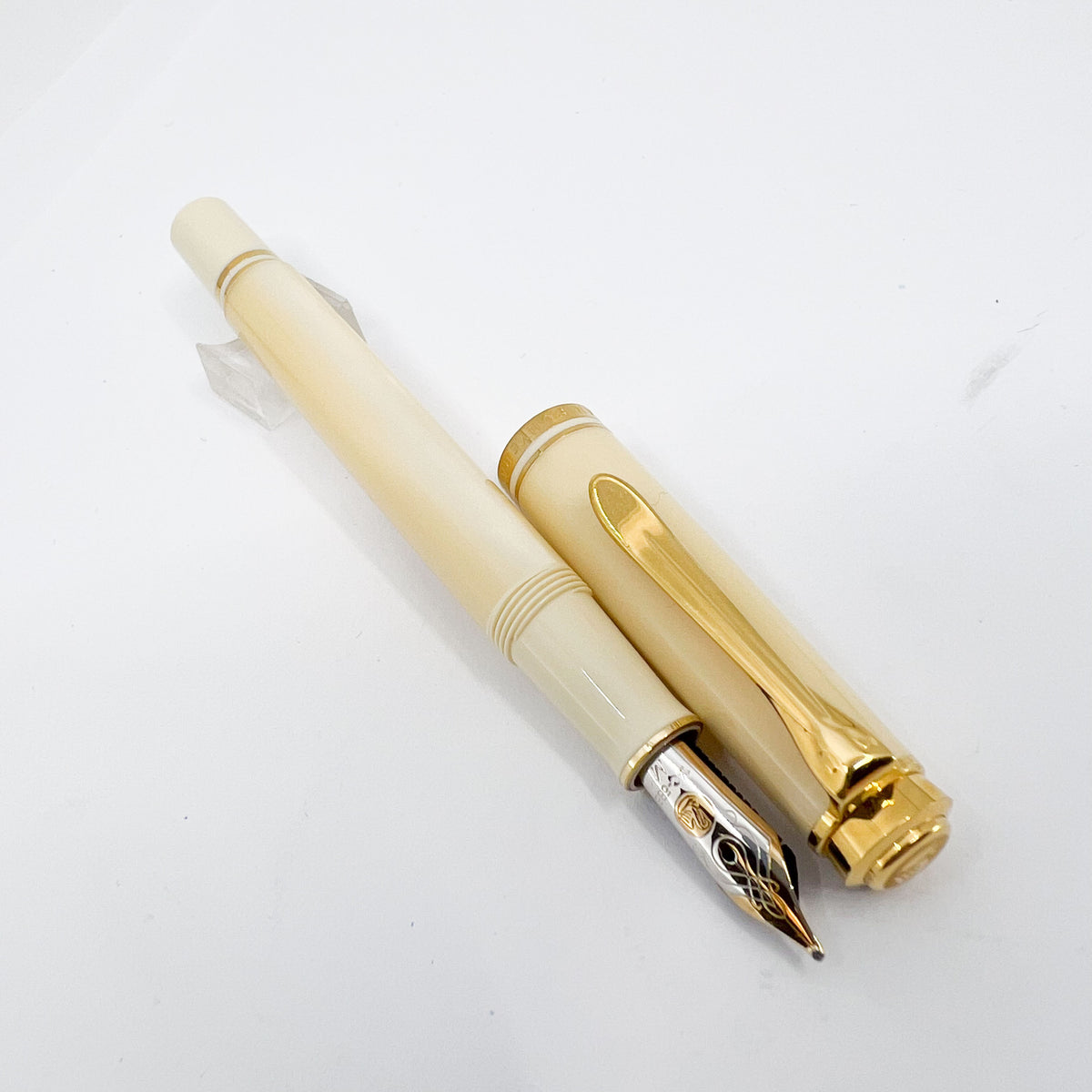 Pelikan M300 Lustrous Ivory Resin Fountain Pen (Circa 2002) - Medium 14kt Gold Nib