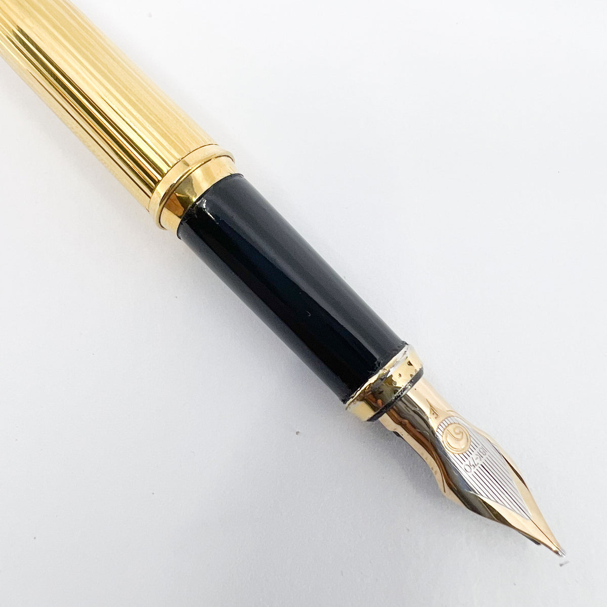 Elysee Parthenon Fountain Pen with 18K Gold-Plated Vertically Etched Body - Medium 2-Tone 18kt Gold Nib