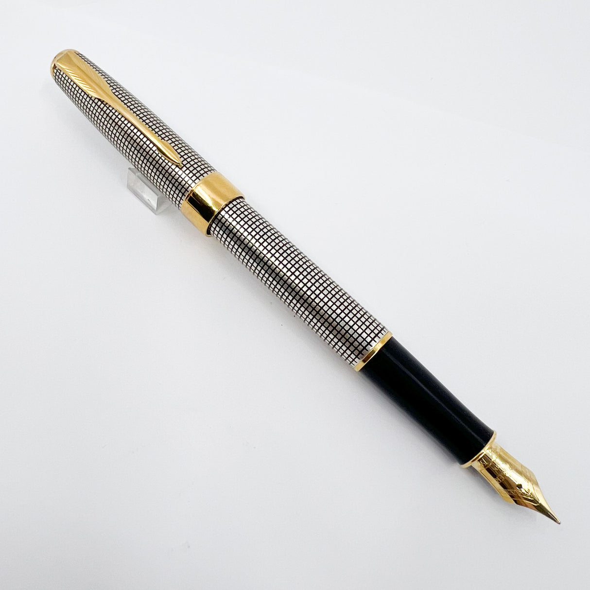 Parker Sonnet Sterling Silver Cisele Cross Hatch Fountain Pen - Fine 18kt Gold Nib