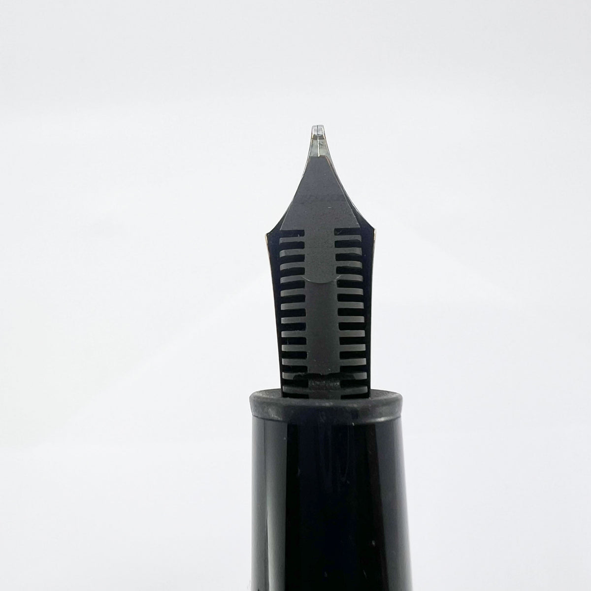 Montblanc Meisterstuck Black Resin #146 LeGrand Fountain Pen - Flexible Broad 14kt Gold Nib