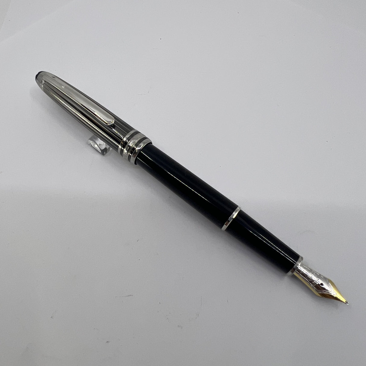 Montblanc Solitaire Doue Black & White #145 Fountain Pen - Medium 18kt Gold Nib