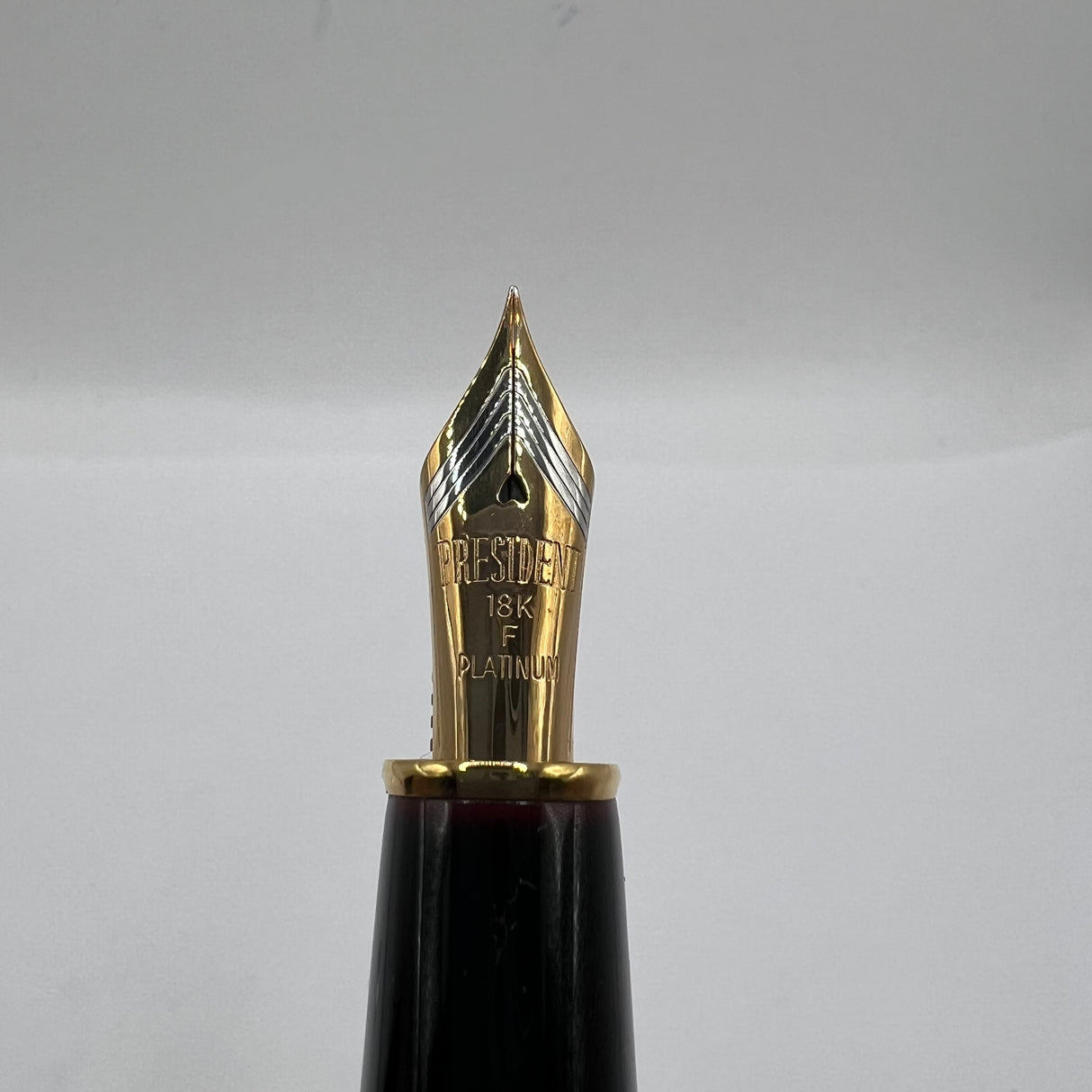 Platinum Izumo Urushi Akatame(Red) Hand Painted Lacquer Oversized Fountain Pen - Fine 18kt Gold Nib