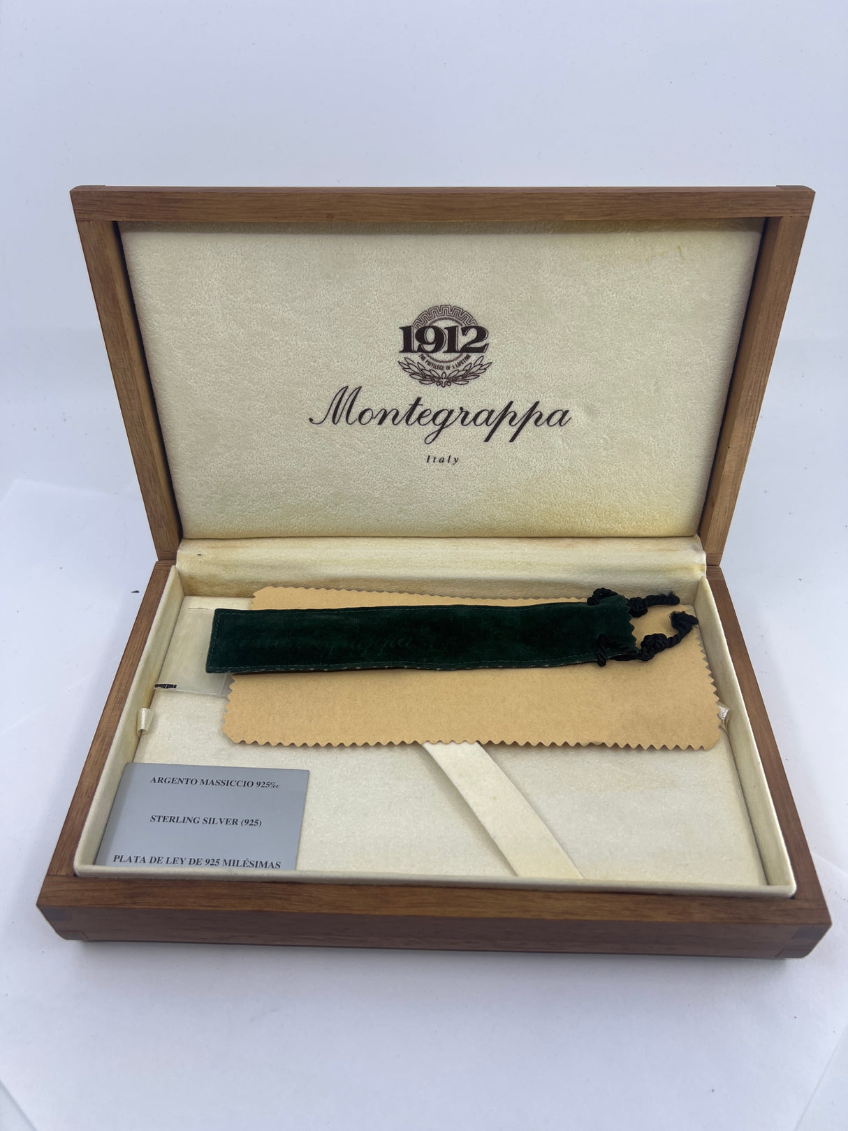 Montegrappa War of the Roses York Special Edition Faceted .925 Sterling Silver Fountain Pen - Fine 18kt Gold Nib