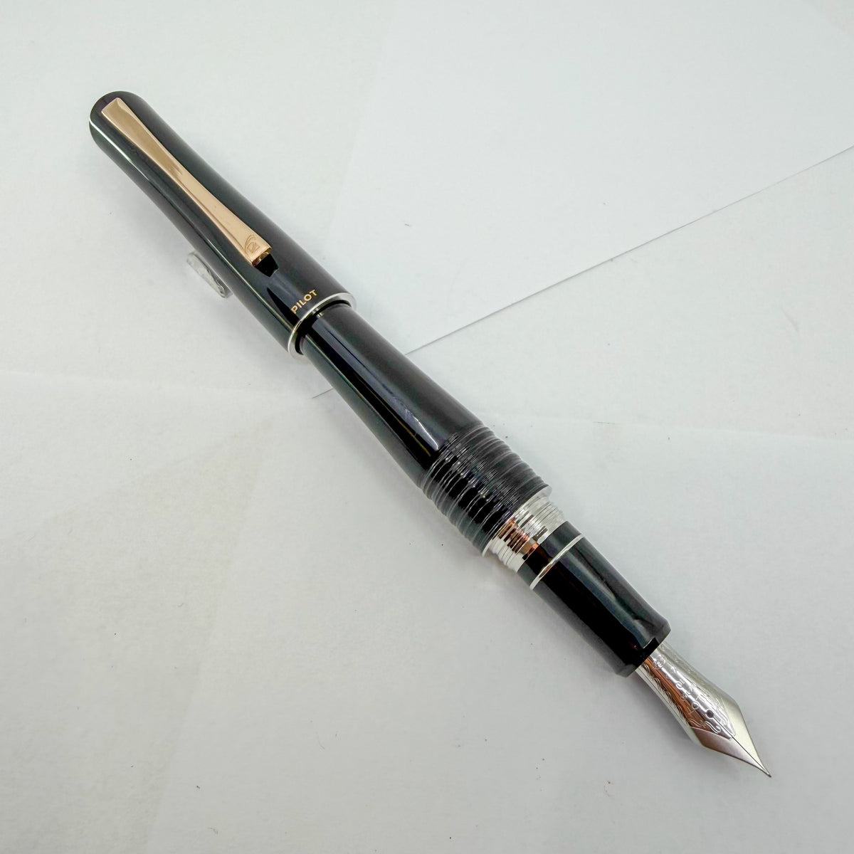 Pilot Black Lacquered Bamboo Metal Oversized Fountain Pen - Fine 18kt Gold Nib