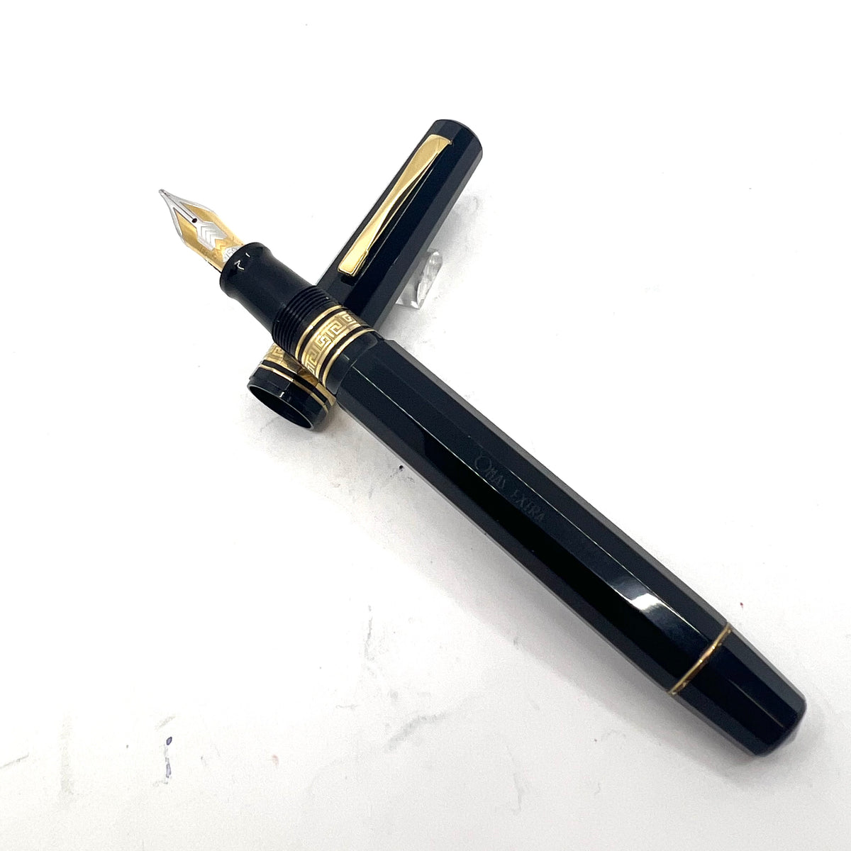 OMAS Senior Paragon Extra - Large Black Fountain Pen - Flexible Double Broad 18K Nib