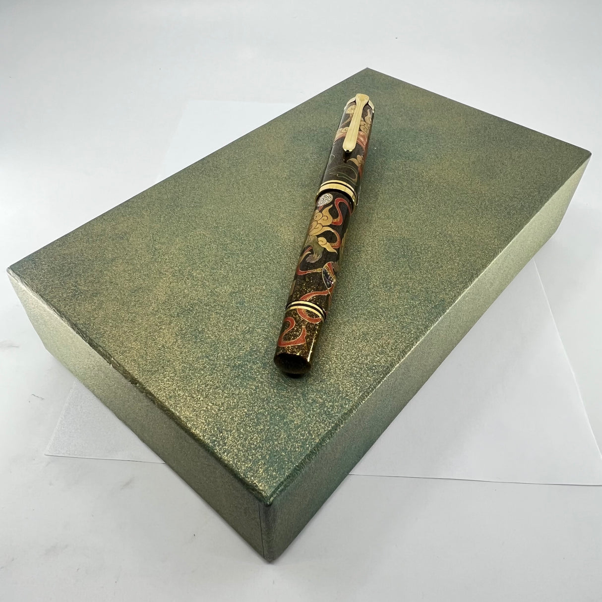 Pelikan Souveran M1000 Maki-e "Karajishi" Limited Edition Fountain Pen - #18 of 88 Pieces - Fine 18kt Gold Nib - Complete Boxes & Booklets - MINT & RARE!!