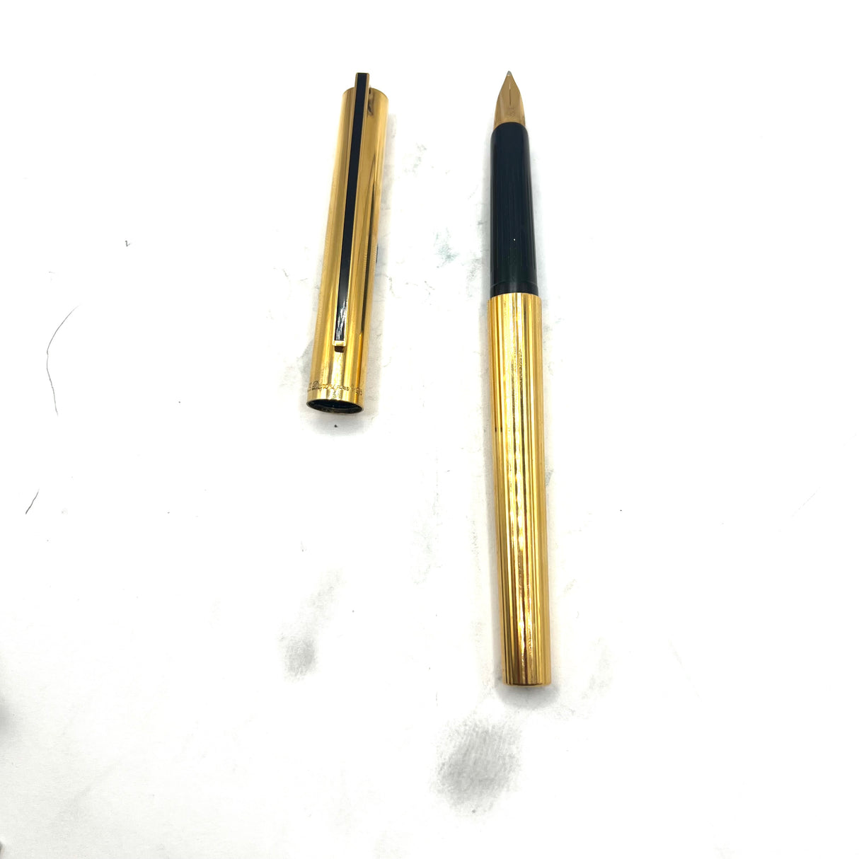 S.T. Dupont Gold Vermeil (Sterling Silver Base) - Smooth Cap/ Fluted Barrel Classic Fountain Pen - Broad 18kt Gold Nib