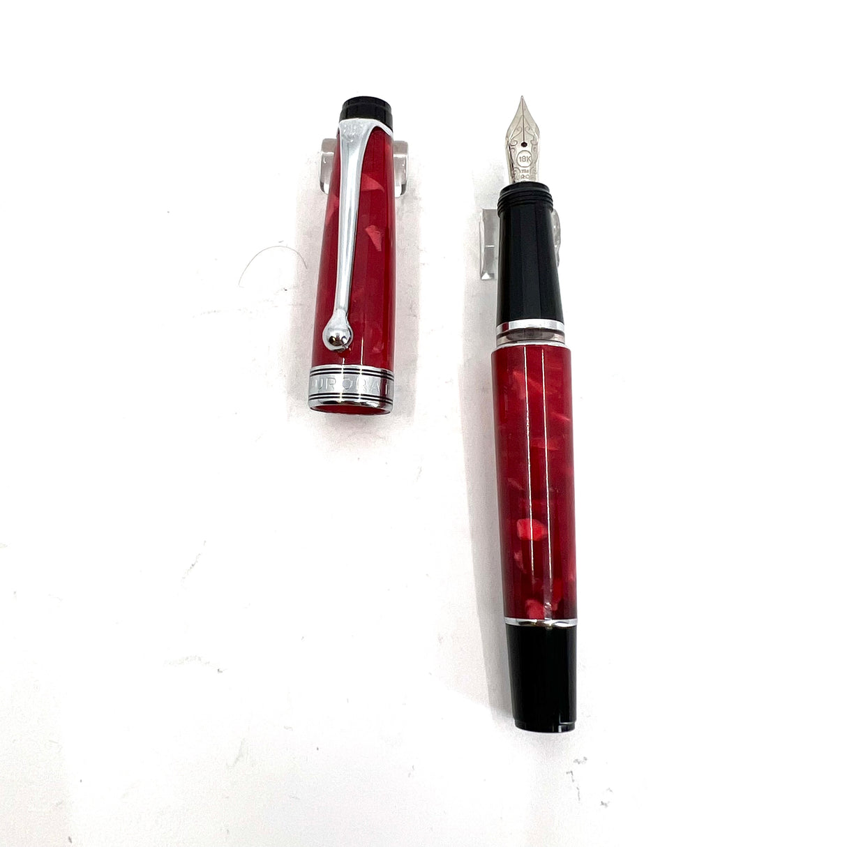 Aurora Fuoco Aurea Minima Optima Red Marbled Limited Edition Fountain Pen