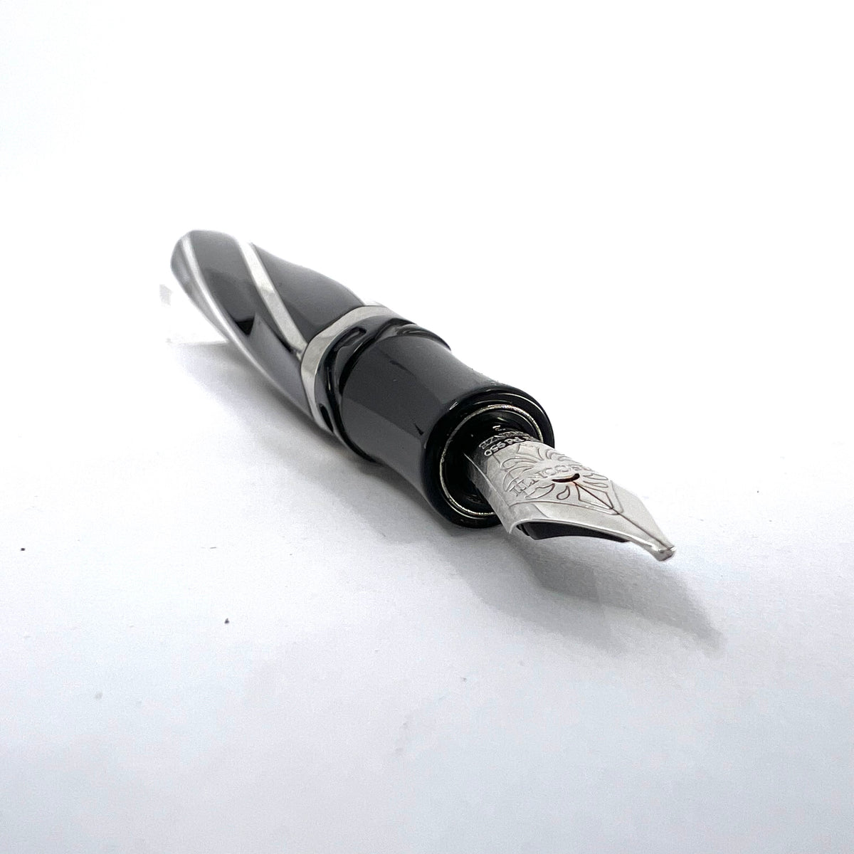 Visconti Black Divina Mid-Size Spiral Fountain Pen - Flexible Broad 23K Palladium Nib