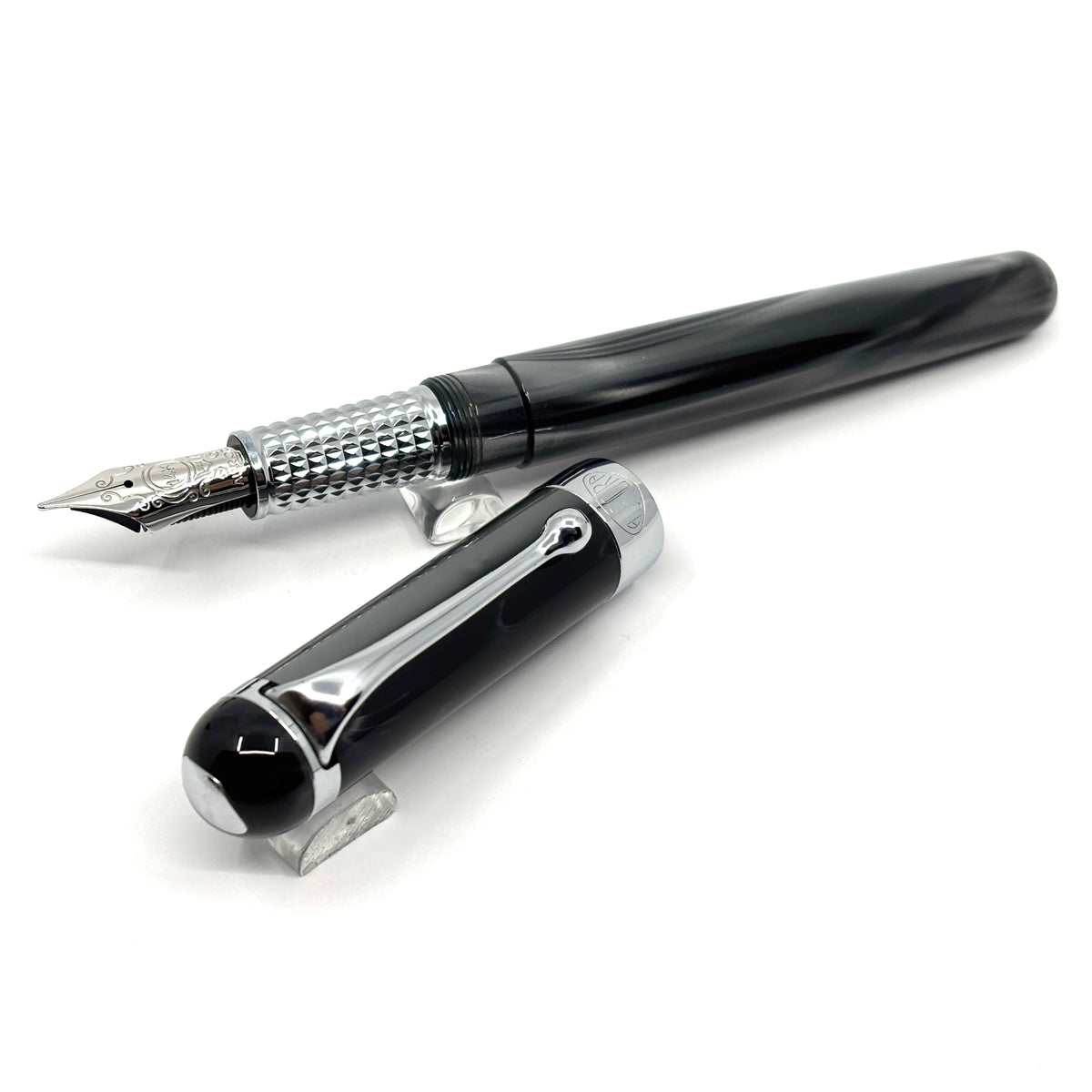 Aurora Alpha Tuscan Night Lustrous Charcoal Fountain Pen