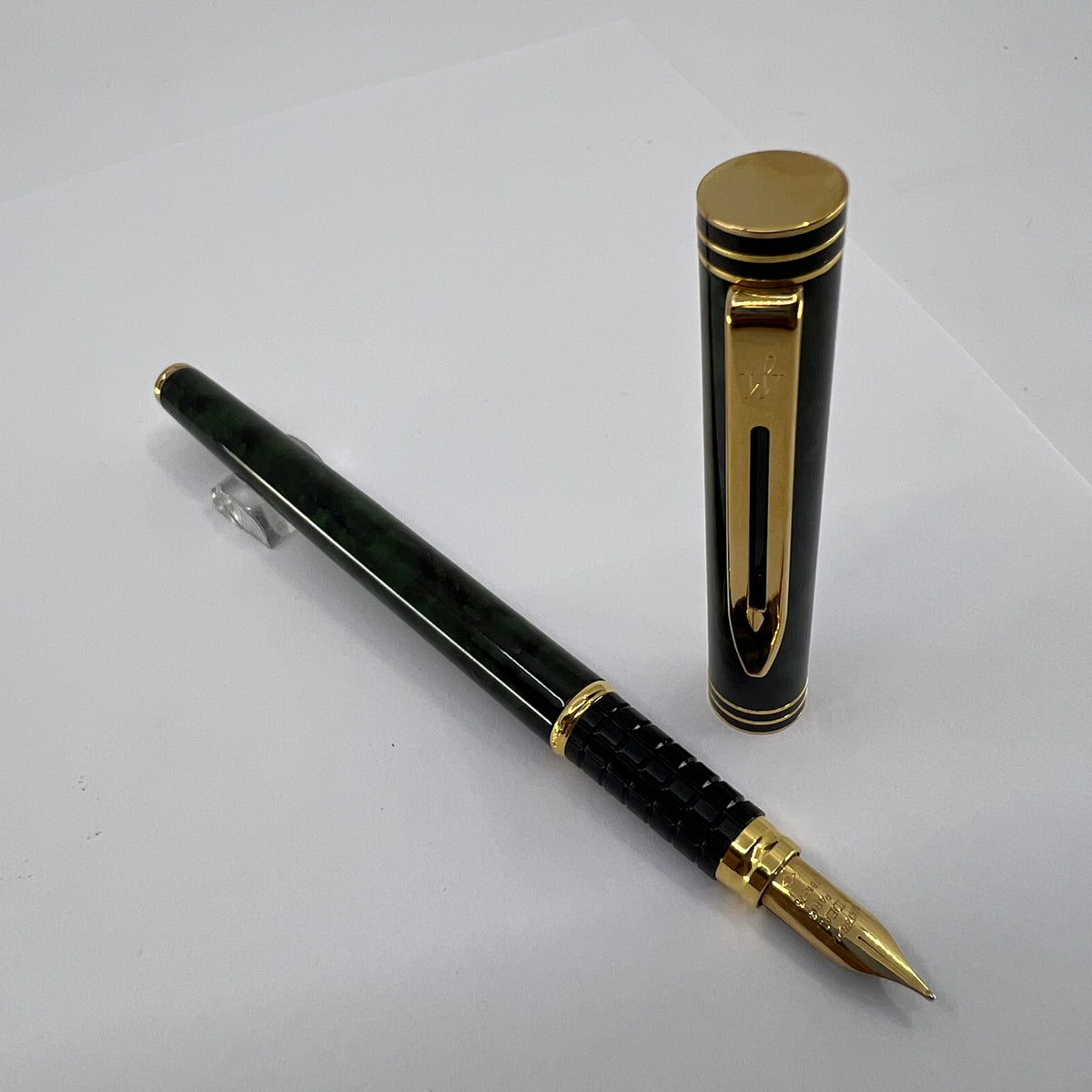 Waterman "Exclusive" Collection Green & Black Marble Lacquered Fountain Pen - Medium 18kt Gold Nib