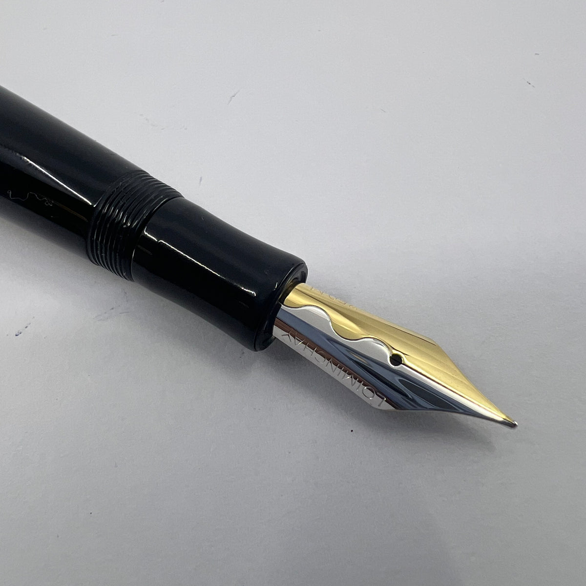 Loiminchay Junior Qing Long Black Resin Fountain Pen - Medium 18kt Gold Nib