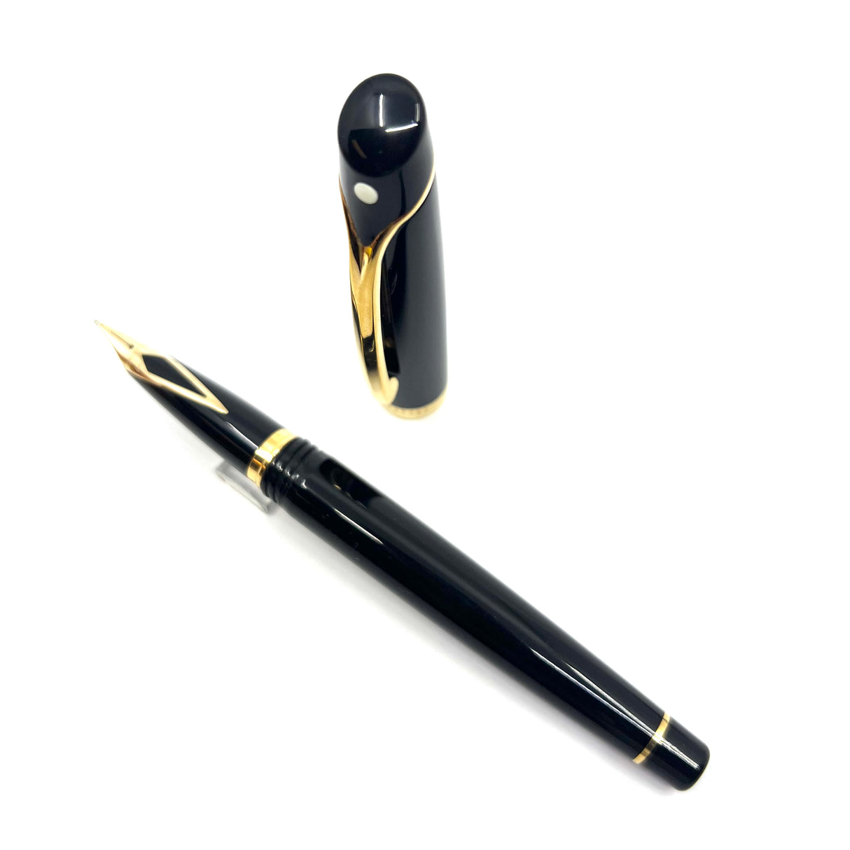 Sheaffer Valor Fountain Pen - Broad 14kt Gold Nib