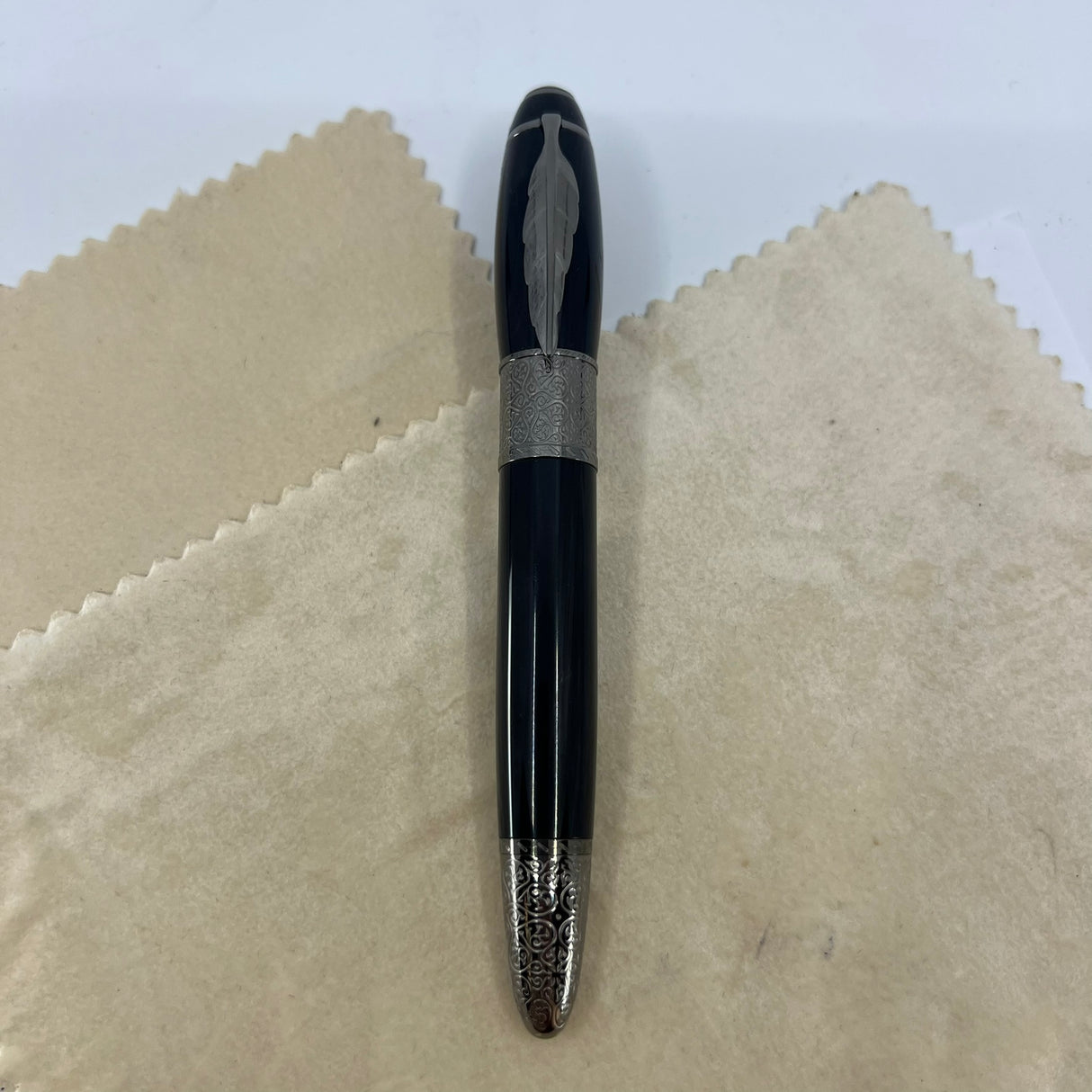 Montblanc Daniel Defoe Writer Series Limited Edition Fountain Pen - Medium 18kt Gold Nib