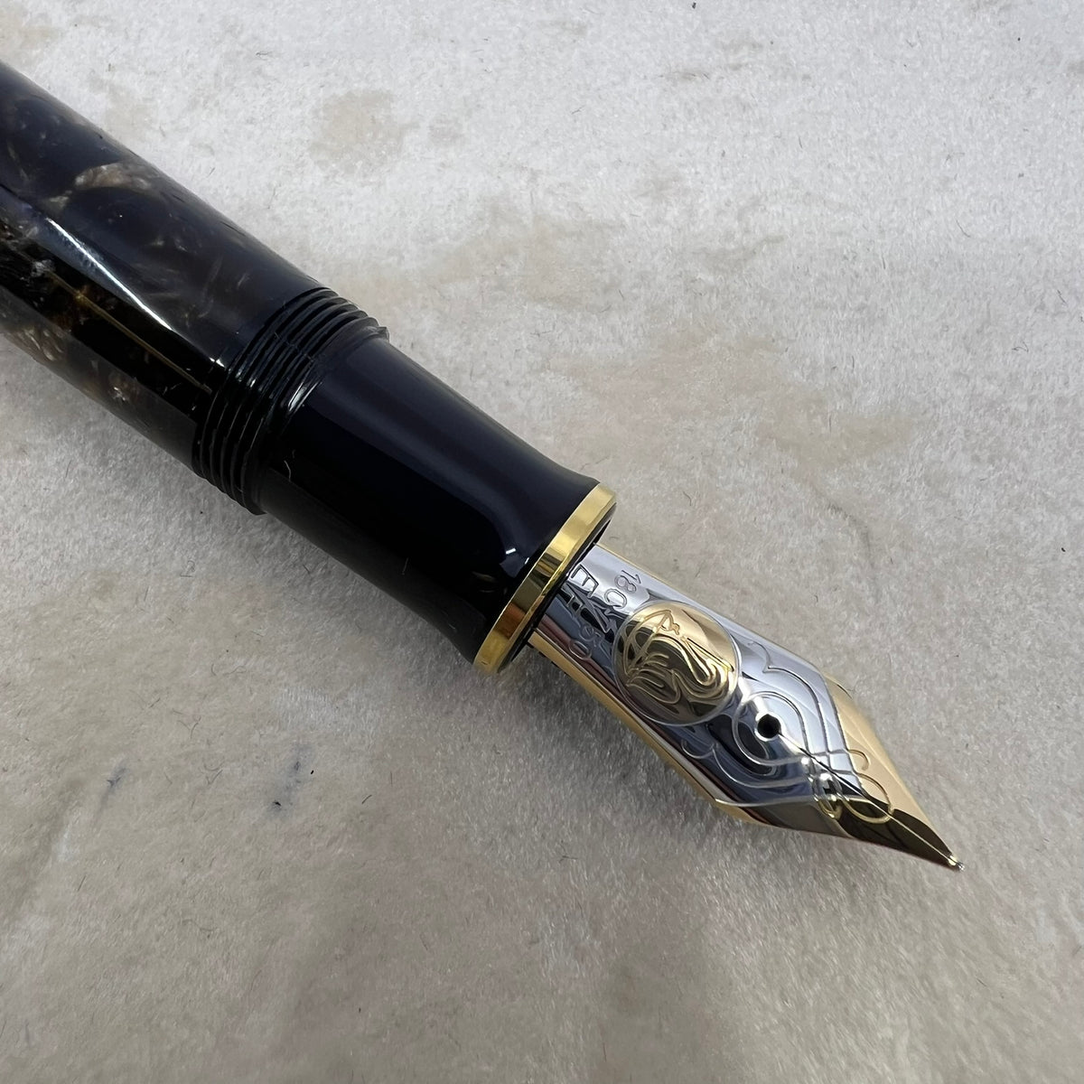 Pelikan M800 Renaissance Brown Marble Fountain Pen - Extra Fine 18kt Gold Nib