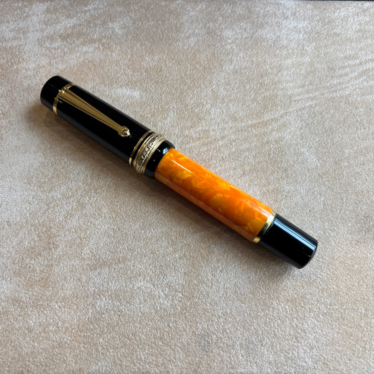 Delta Oversized Millennium DolceVita 925 Gold Vermeil Trim Fountain Pen - 18kt Gold Nib