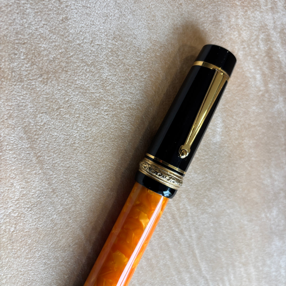 Delta Oversized Millennium DolceVita 925 Gold Vermeil Trim Fountain Pen - 18kt Gold Nib
