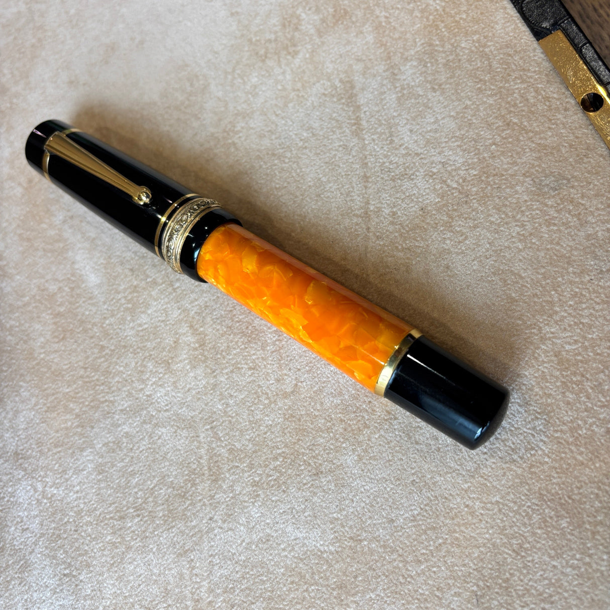 Delta Oversized Millennium DolceVita 925 Gold Vermeil Trim Fountain Pen - 18kt Gold Nib
