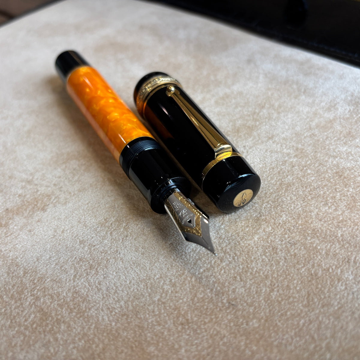 Delta Oversized Millennium DolceVita 925 Gold Vermeil Trim Fountain Pen - 18kt Gold Nib