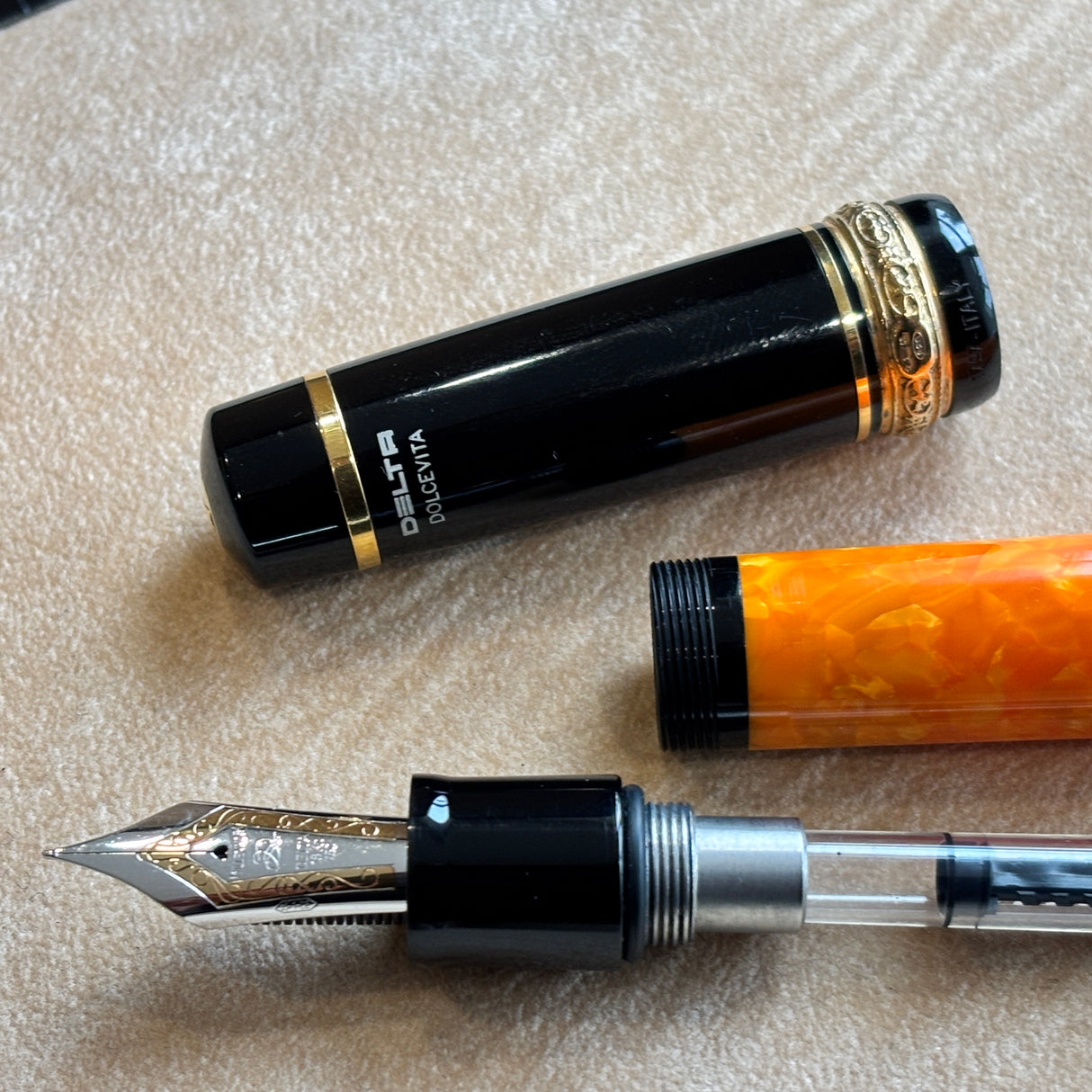 Delta Oversized Millennium DolceVita 925 Gold Vermeil Trim Fountain Pen - 18kt Gold Nib
