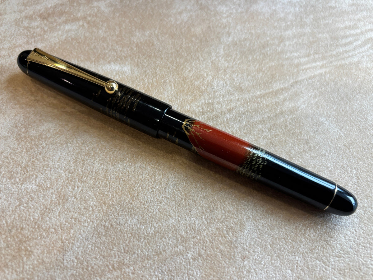 Pilot (NAMIKI) "Red Mont Fuji" Lacquer 14K M nib #10 - Fountain Pen circa 2005