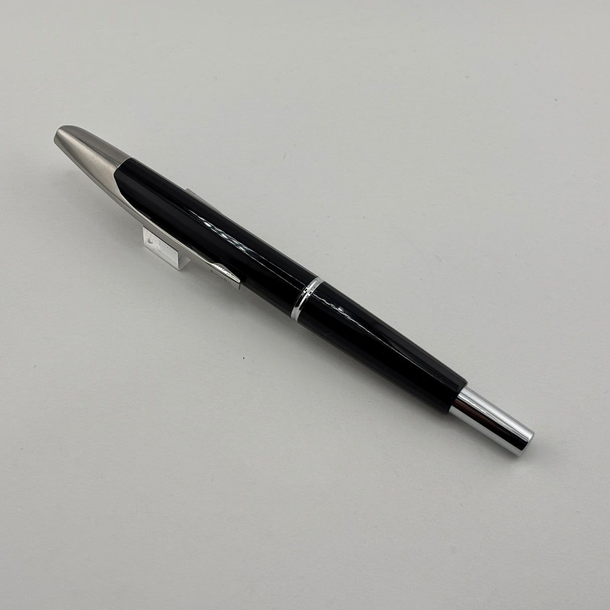 Pilot Glossy Black Vanishing Point Fountain Pen - Classic Style Multi-Facetted Body - Medium 14 Kt Gold Nib