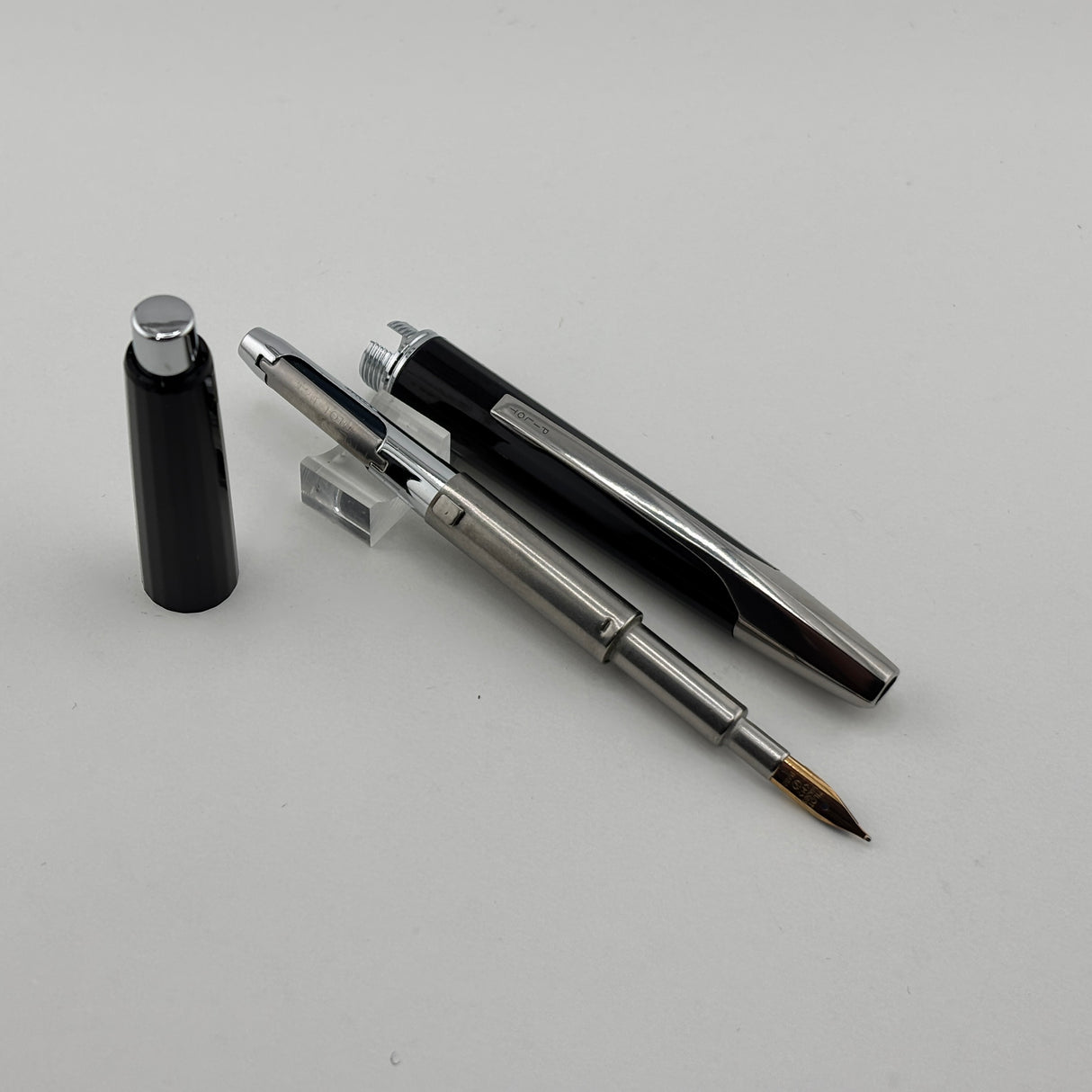 Pilot Glossy Black Vanishing Point Fountain Pen - Classic Style Multi-Facetted Body - Medium 14 Kt Gold Nib