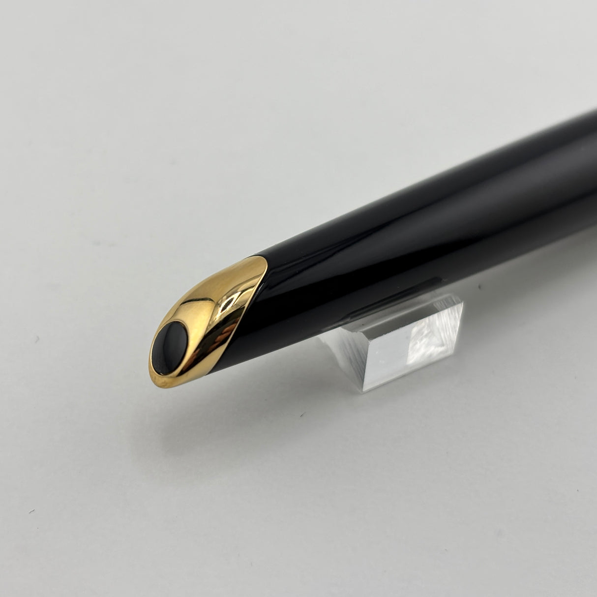 Waterman Carene Deluxe Black Barrel/Gold-Plated Wave Design Cap Fountain Pen - Fine 18 Kt Gold Nib