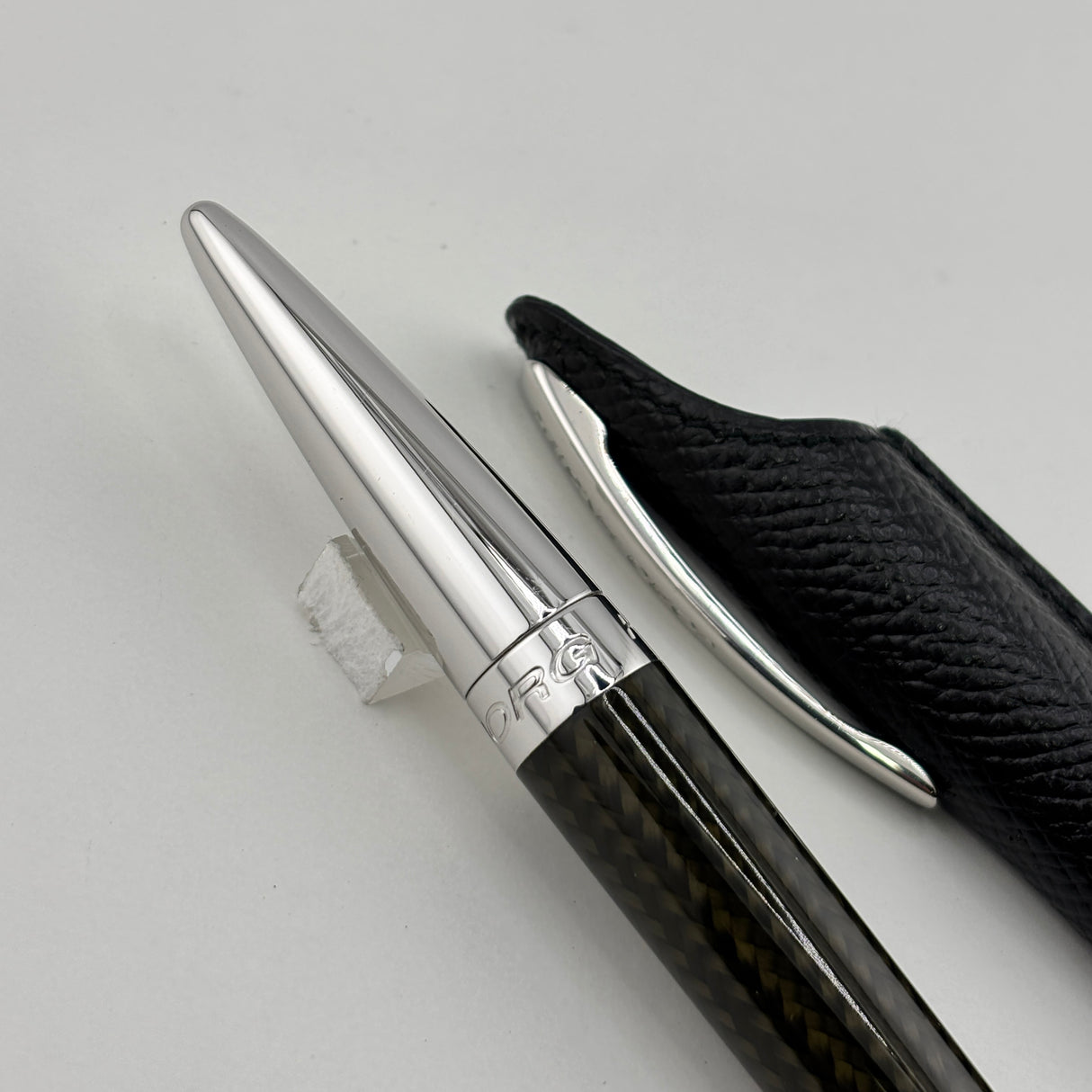 Jorg Hysek Fountain Pen - Carbon Fiber & Rhodium Plating - Medium 18kt Gold Nib