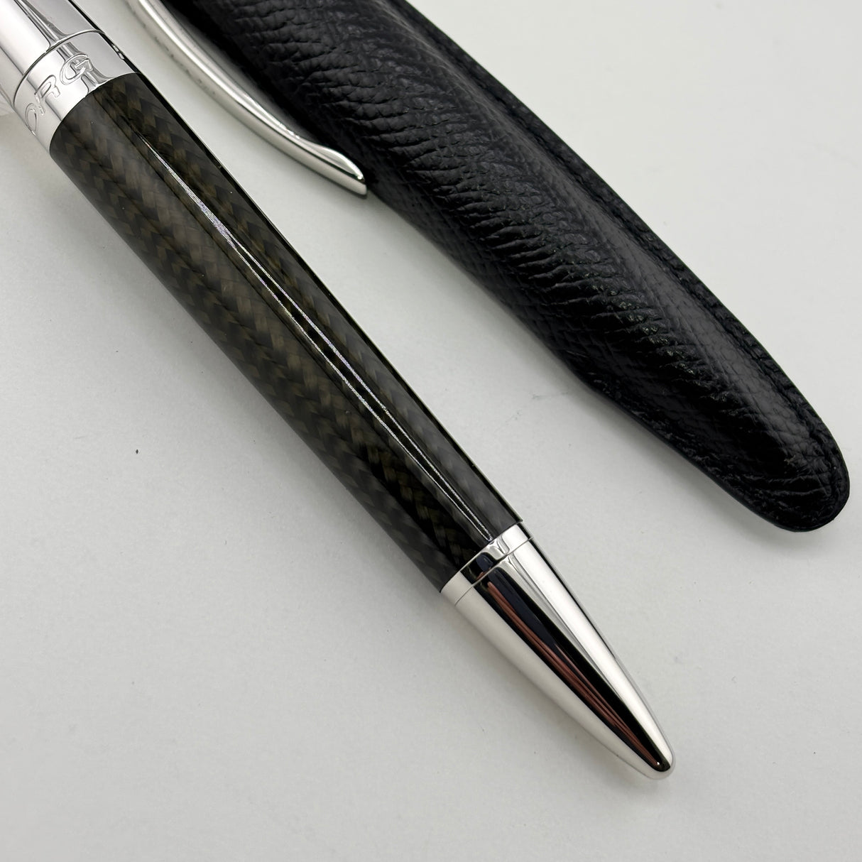 Jorg Hysek Fountain Pen - Carbon Fiber & Rhodium Plating - Medium 18kt Gold Nib