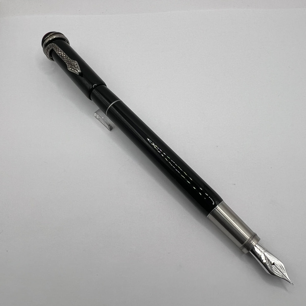 Montblanc Heritage Rouge Et Noir Black Fountain Pen - Fine 14kt Gold Nib