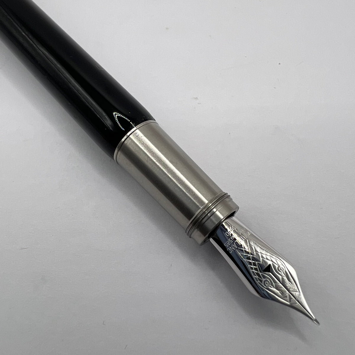 Montblanc Heritage Rouge Et Noir Black Fountain Pen - Fine 14kt Gold Nib