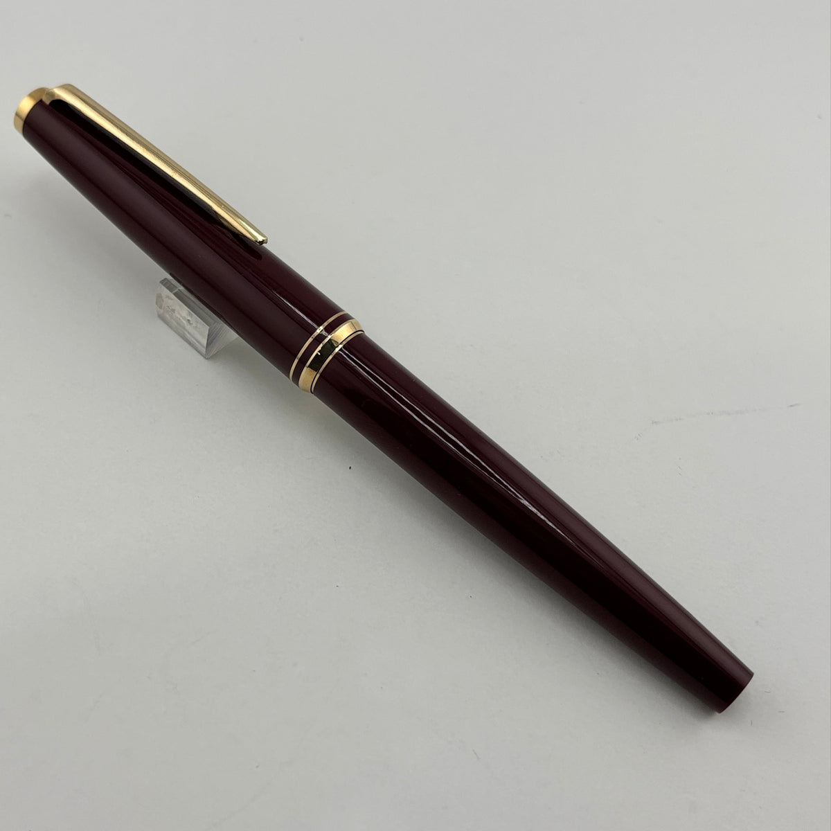 Montblanc Classic Bordeaux Resin Fountain Pen - Fine 14 Kt Gold Nib