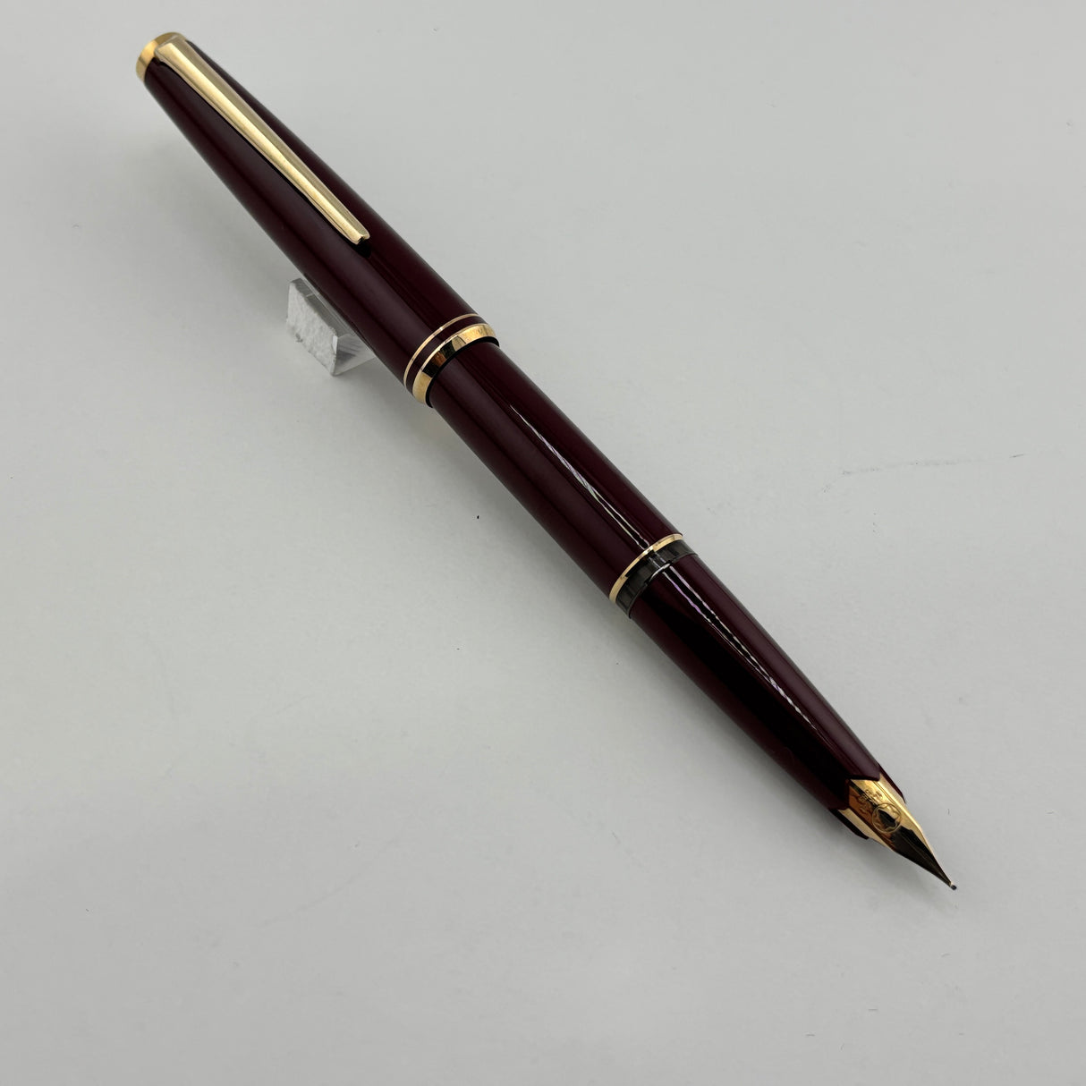 Montblanc Classic Bordeaux Resin Fountain Pen - Fine 14 Kt Gold Nib