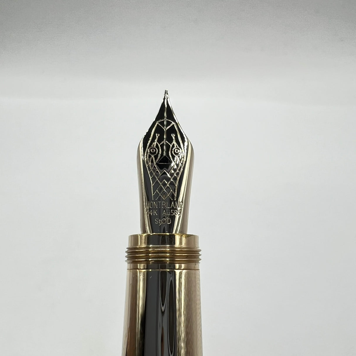 Montblanc Heritage Rouge Et Noir Tropic Brown Fountain Pen - Fine 14kt Gold Nib