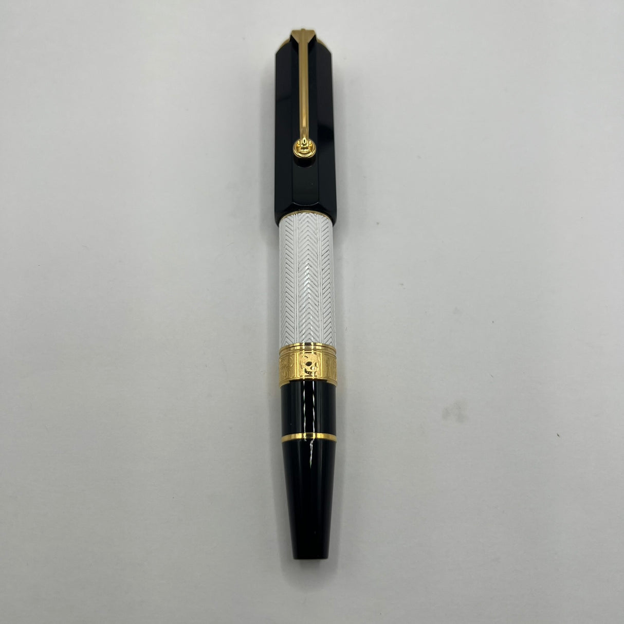 Montblanc William Shakespeare Writer Series Limited Edition Fountain Pen - Fine 18kt Gold Nib