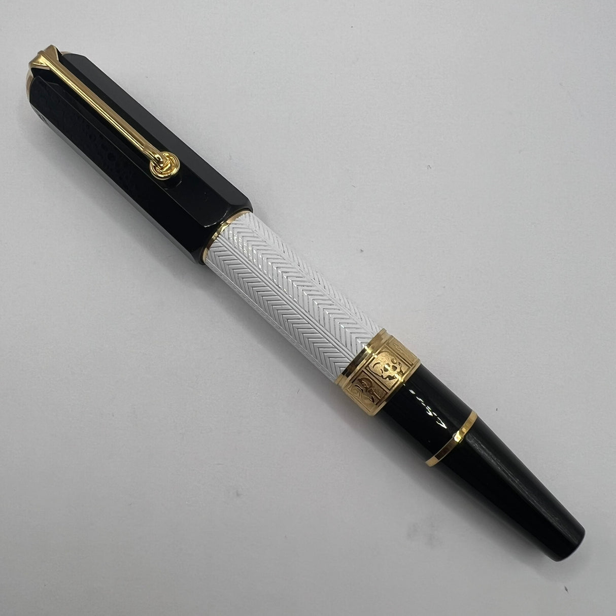 Montblanc William Shakespeare Writer Series Limited Edition Fountain Pen - Fine 18kt Gold Nib