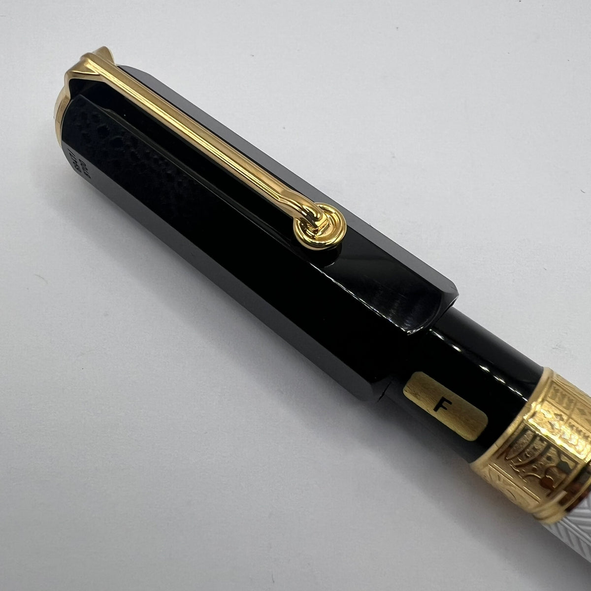 Montblanc William Shakespeare Writer Series Limited Edition Fountain Pen - Fine 18kt Gold Nib