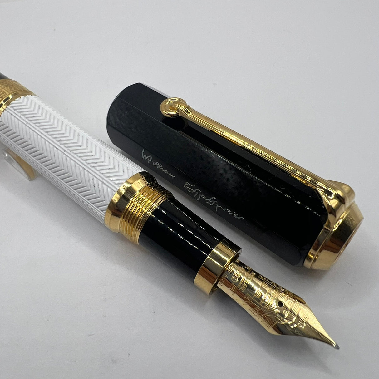 Montblanc William Shakespeare Writer Series Limited Edition Fountain Pen - Fine 18kt Gold Nib