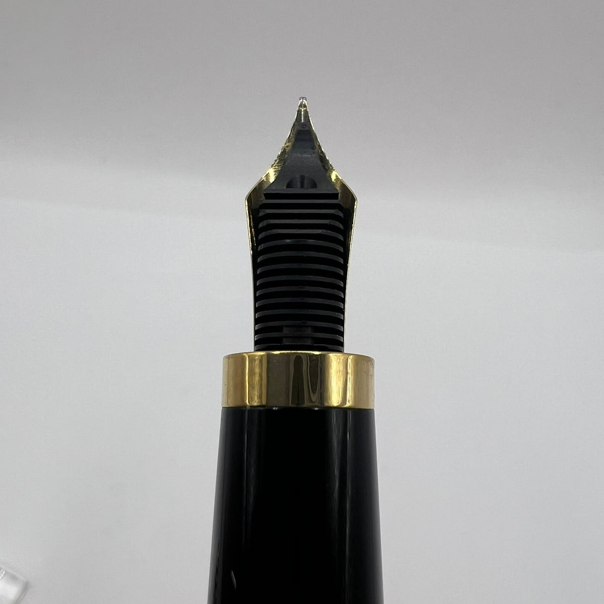 Montblanc William Shakespeare Writer Series Limited Edition Fountain Pen - Fine 18kt Gold Nib