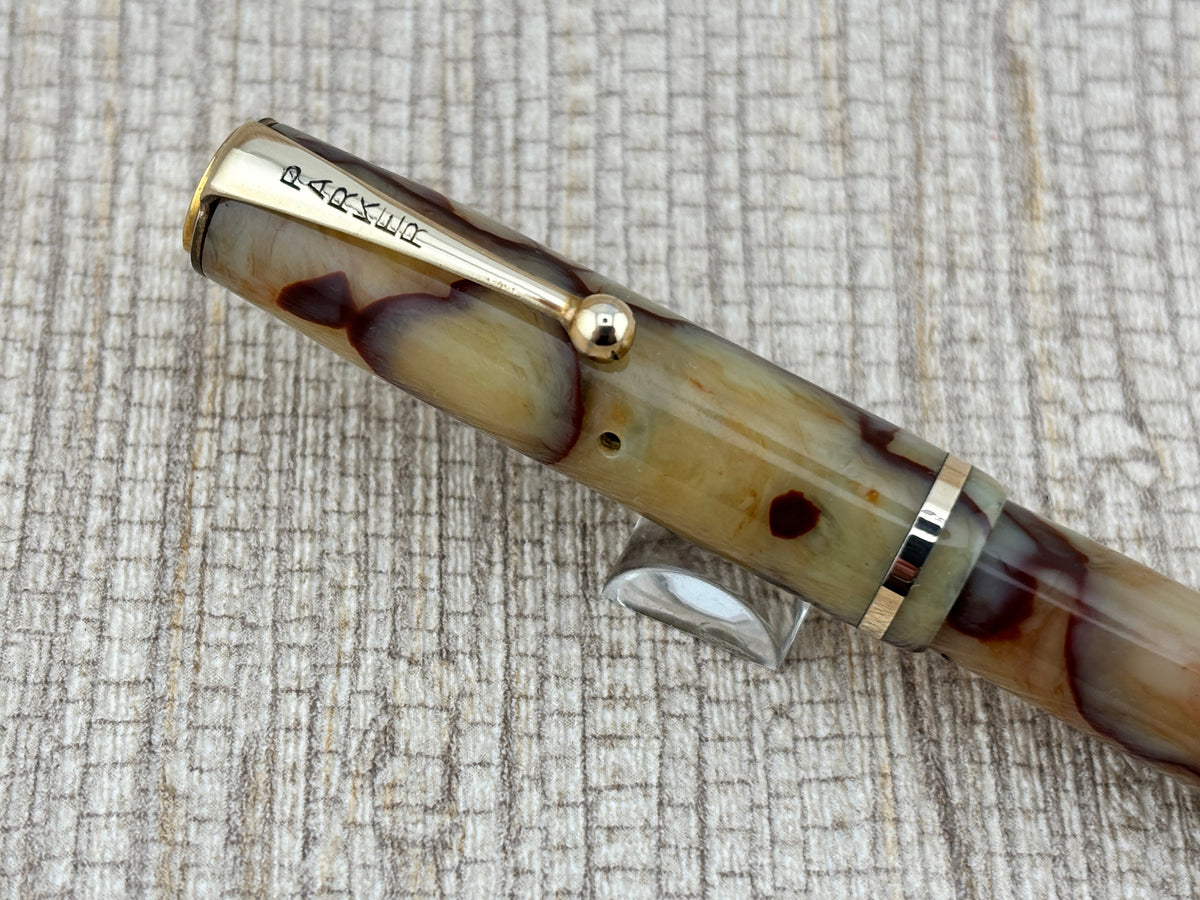 Parker Thrift Time ("Depression") Canada 1939 Ivory with red veins - Fountain Pen