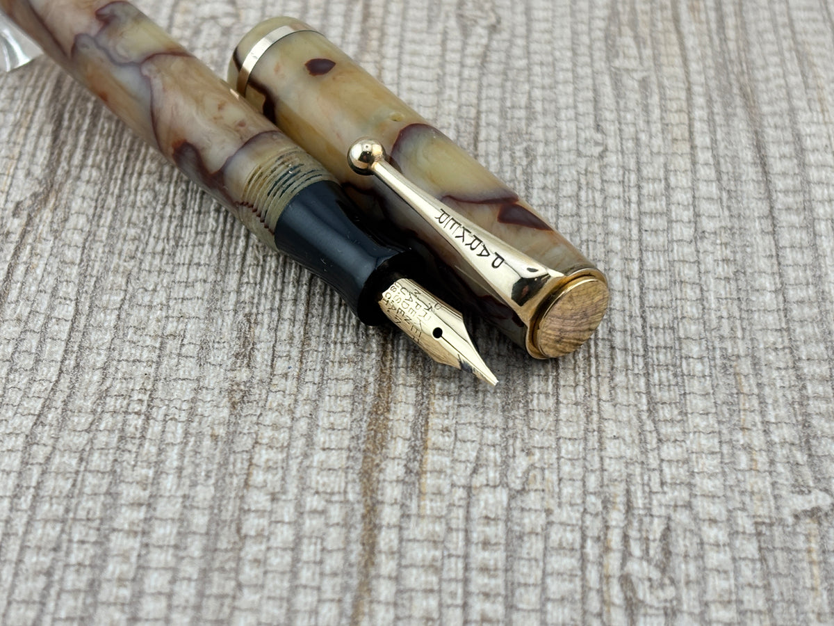 Parker Thrift Time ("Depression") Canada 1939 Ivory with red veins - Fountain Pen