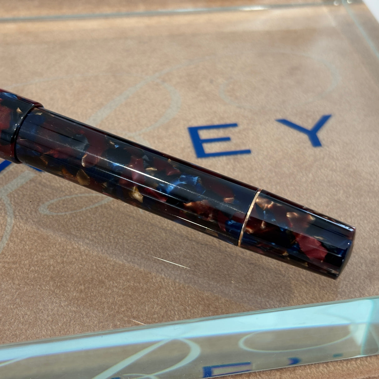 Bexley Gran Finale 1998 Tiger Eye Oversized Fountain Pen - Broad 14kt Gold Nib