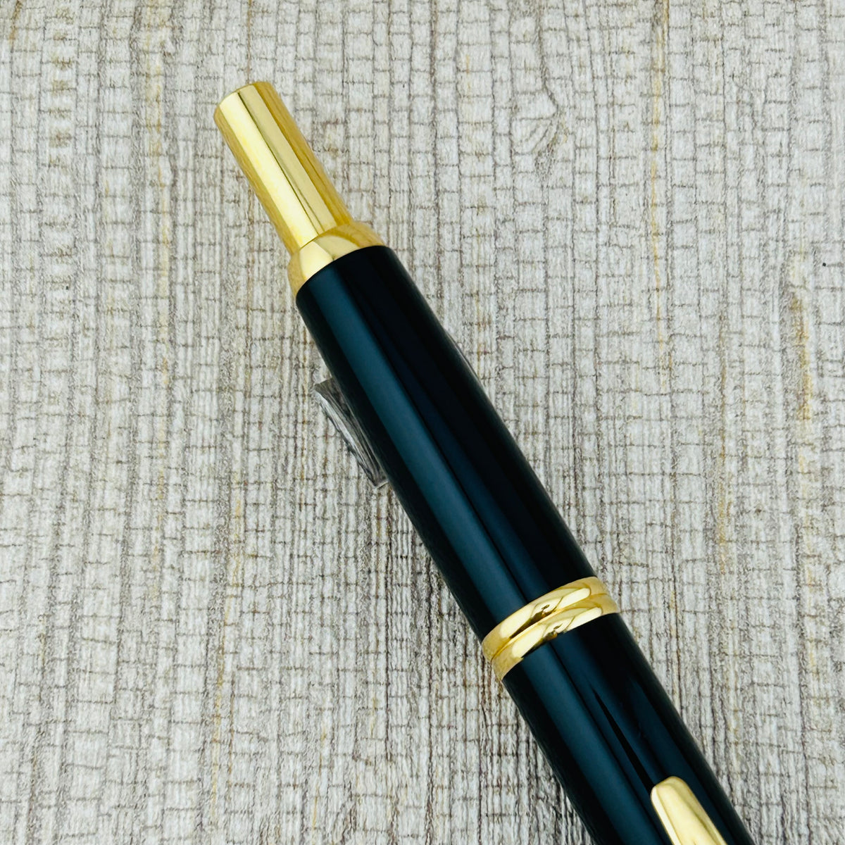 Pilot Vanishing Point Black and Gold - Fountain Pen