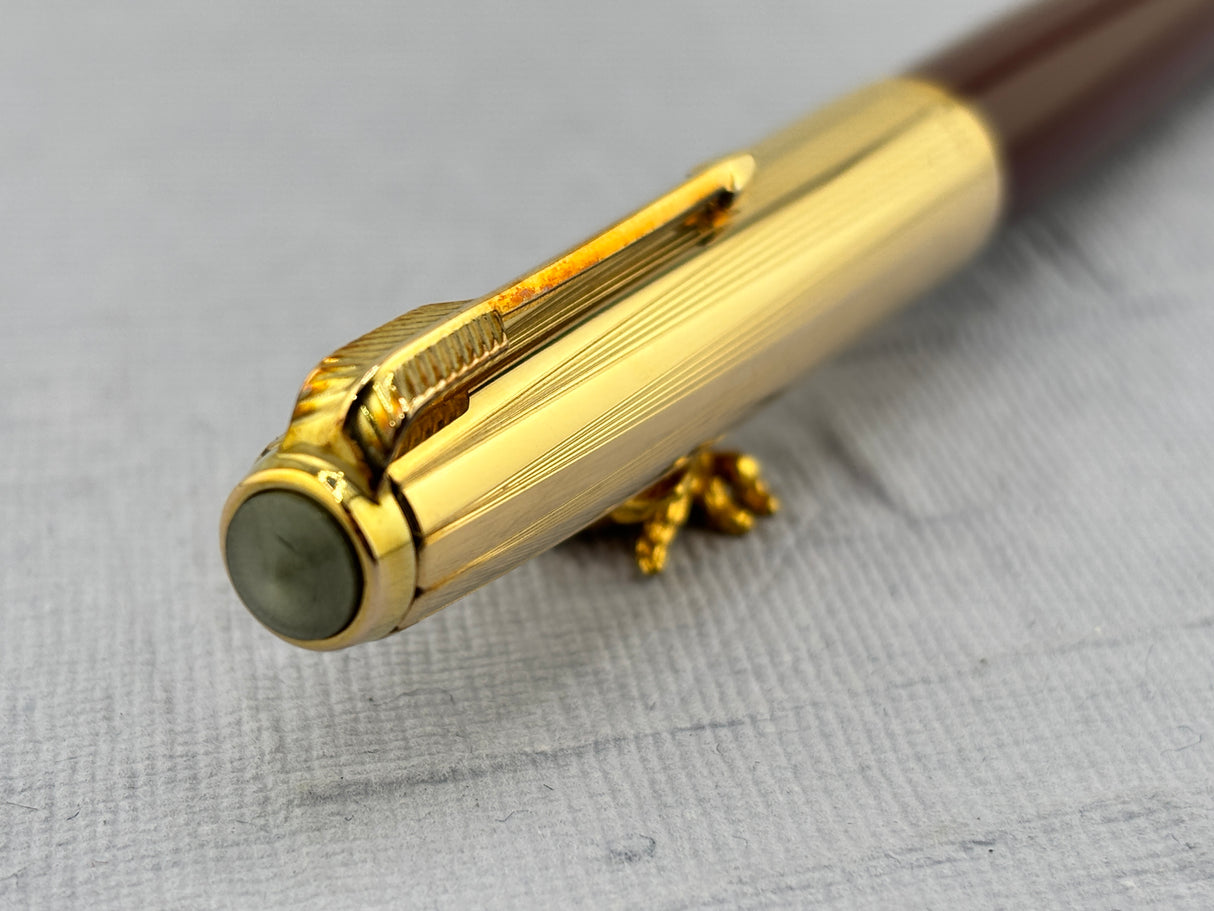 Parker 51 Burgundy 12CT Rolled gold cap - New old stock condition !