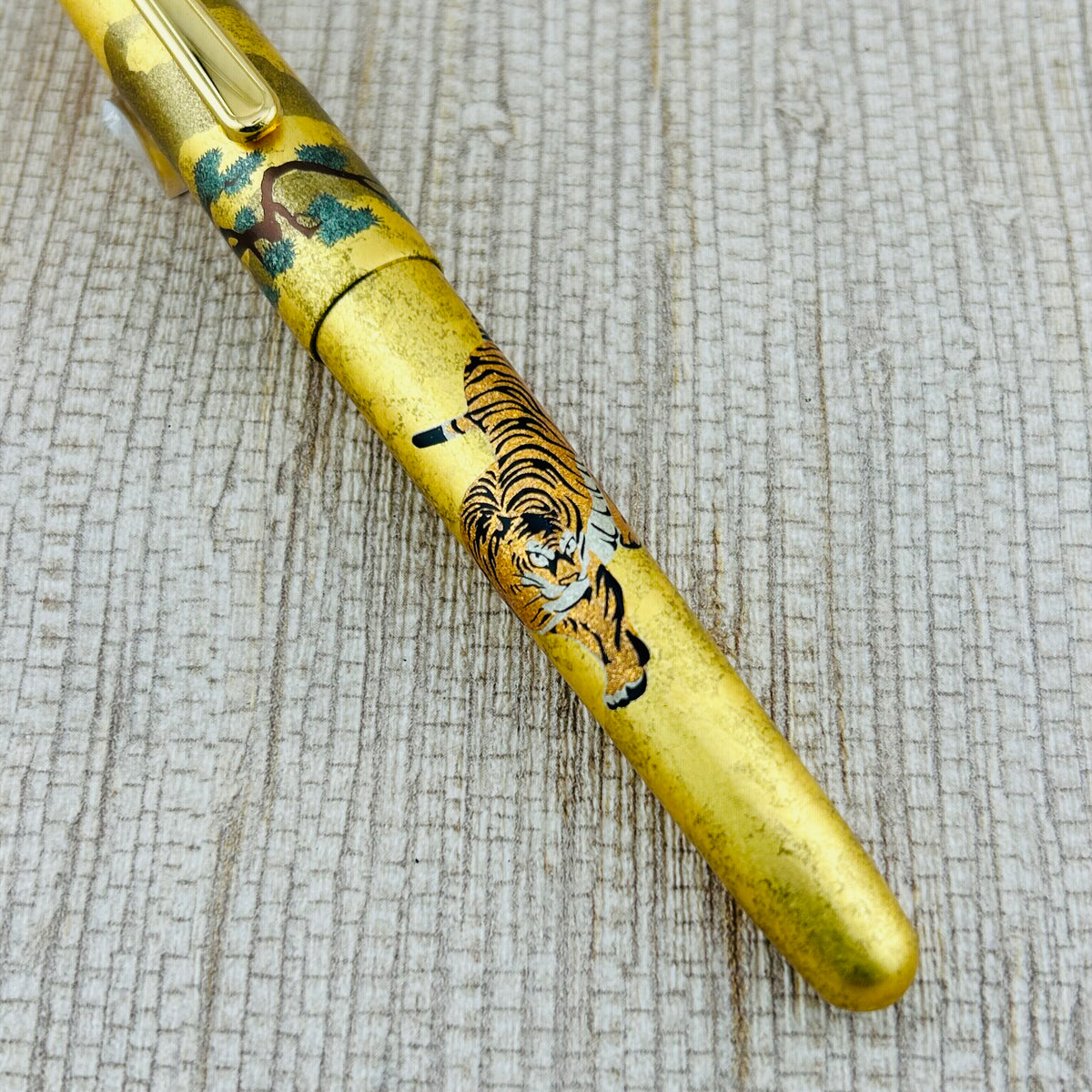 Platinum #3776 Century Kanazawa - Haku Matsu-Tora - Fountain Pen