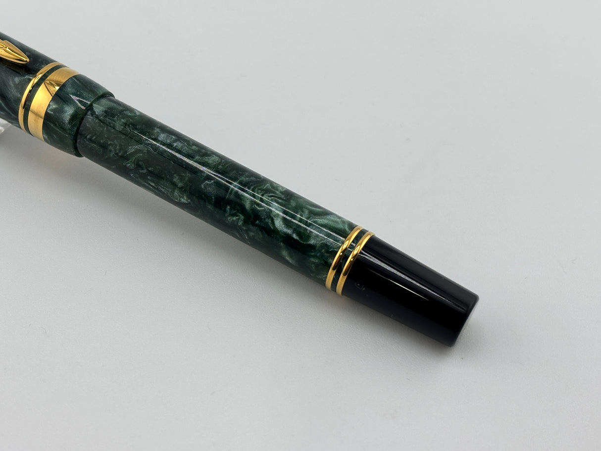 Parker International Duofold Green Marble Fountain Pen - Fine 18kt Gold Nib