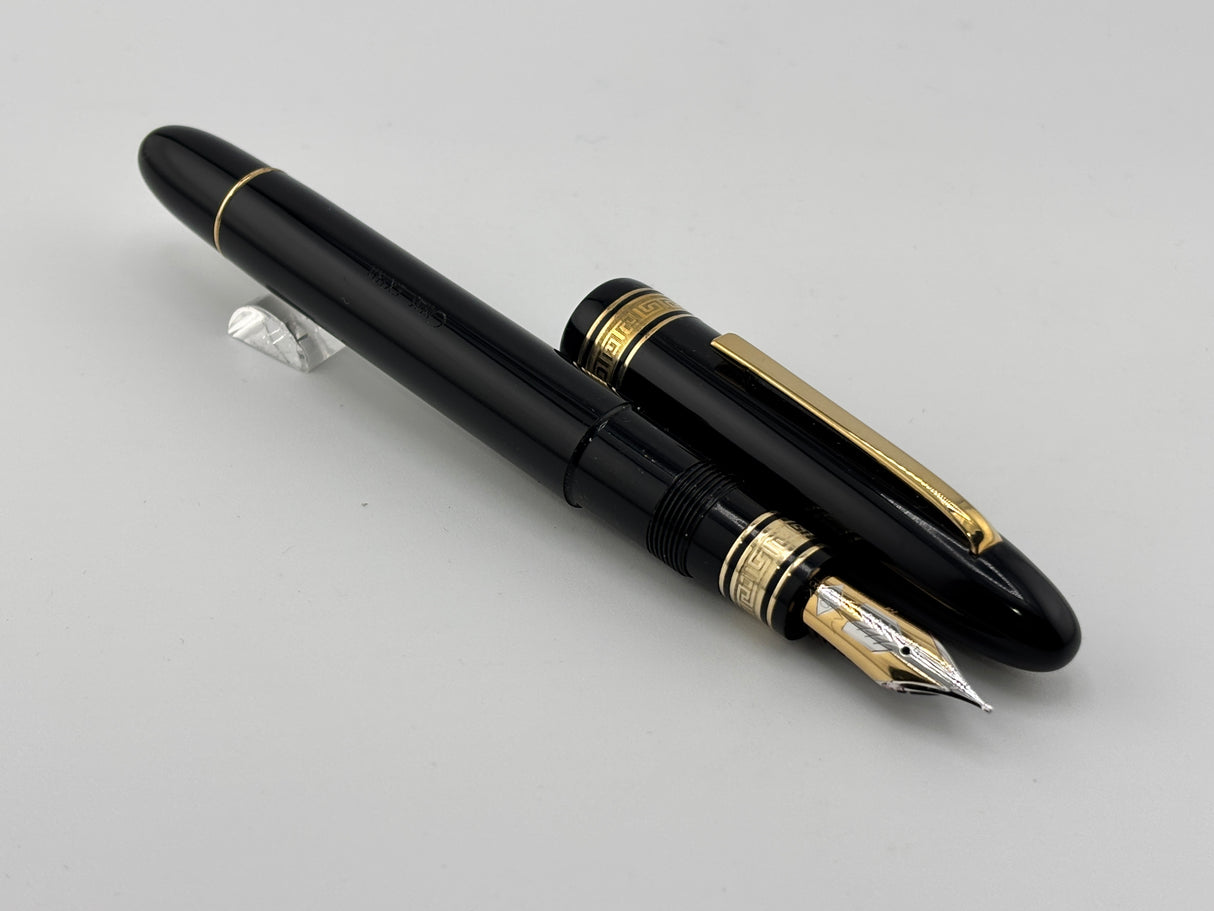 OMAS Largest Ogiva "Extra" Black Fountain Pen - Medium 18kt Gold Nib