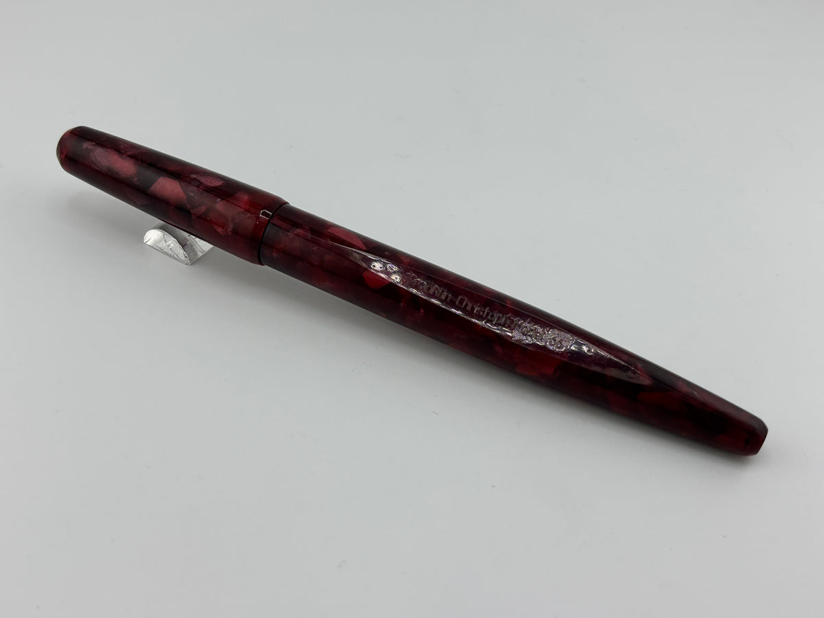 Franklin-Christoph Model 66 Septagonal Marbled Burgundy Fountain Pen - Fine 14kt Gold Nib