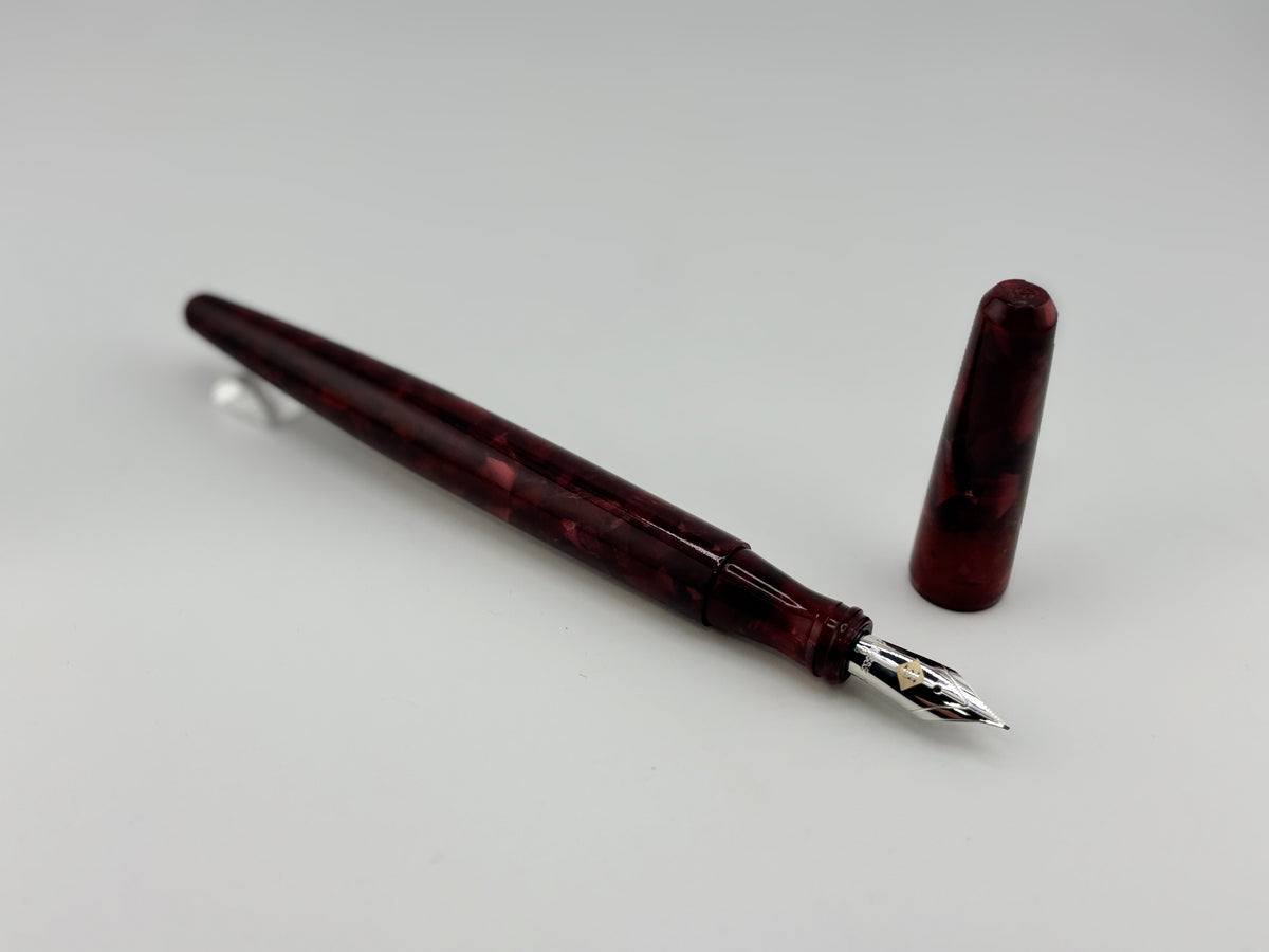 Franklin-Christoph Model 66 Septagonal Marbled Burgundy Fountain Pen - Fine 14kt Gold Nib
